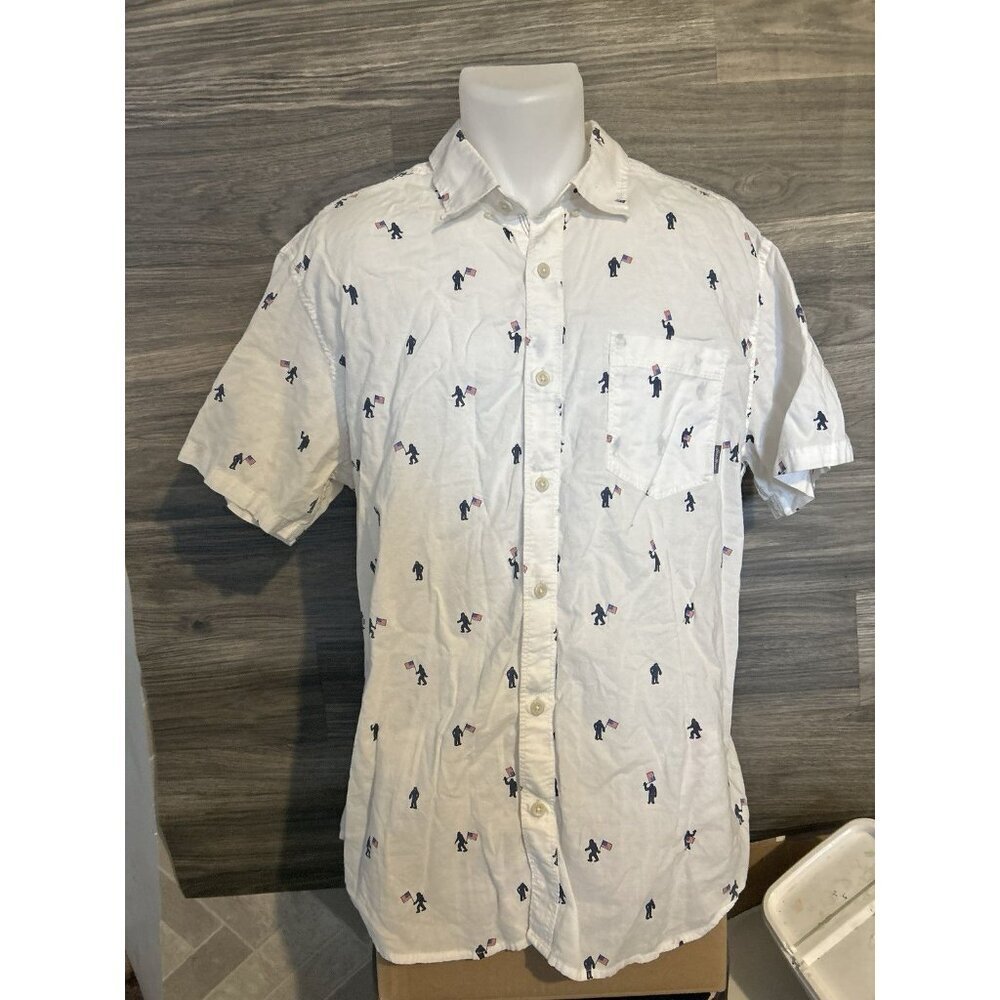 Eddie Bauer Men's Large Bigfoot Theme Baja Shirt Short Sleeve Button Front